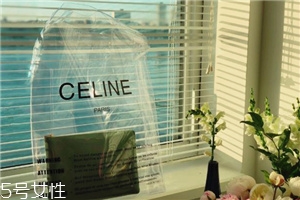 celine塑料袋多少錢？被代購(gòu)炒翻天塑料包