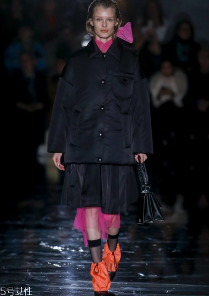 prada2018秋冬系列好看嗎_款式有哪些？