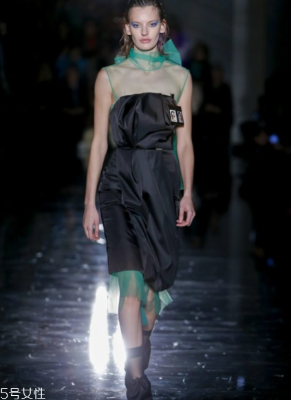 prada2018秋冬系列好看嗎_款式有哪些？