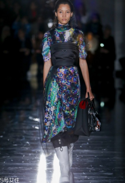 prada2018秋冬系列好看嗎_款式有哪些？