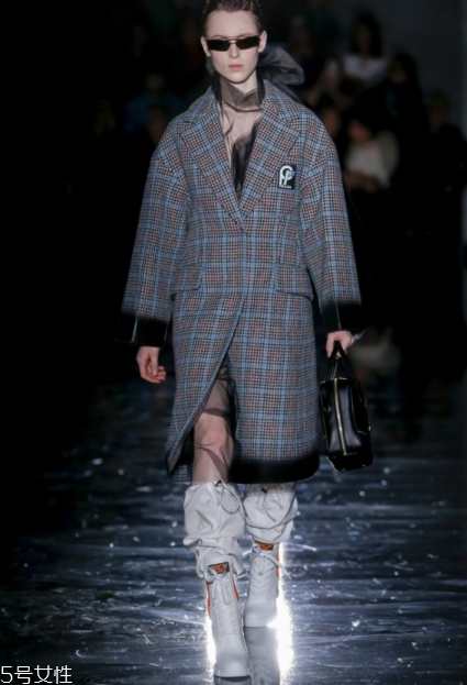prada2018秋冬系列好看嗎_款式有哪些？