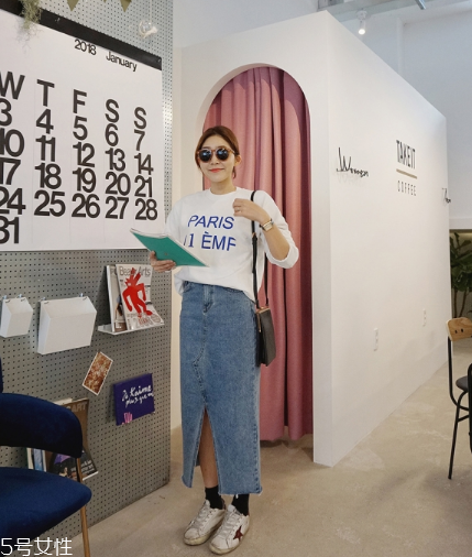 衛(wèi)衣搭配牛仔裙好看嗎？瞬間減齡變少女