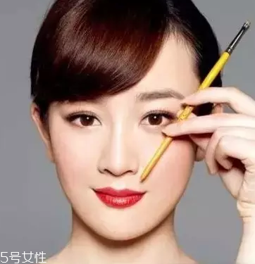 怎么化標(biāo)準(zhǔn)眉？三點(diǎn)法打造親和眉形