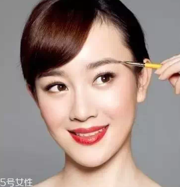 怎么化標(biāo)準(zhǔn)眉？三點(diǎn)法打造親和眉形