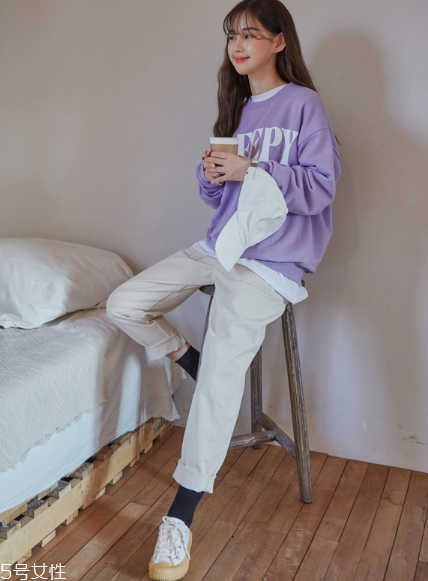 紫色衛(wèi)衣怎么搭配？流行色助你成為時尚女王