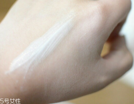 雪花秀修顏霜怎么用？輕柔按壓助吸收