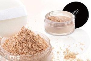 定妝粉用多了會(huì)怎么樣？妝效厚重不透氣