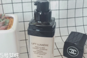 香奈兒粉底液哪款好？緊顏煥彩粉底液干皮救星