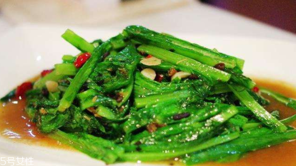 油麥菜怎么涼拌好吃？加點(diǎn)麻醬調(diào)味