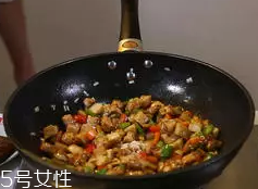 杏鮑菇怎么洗才干凈？鹽水泡泡輕松去污