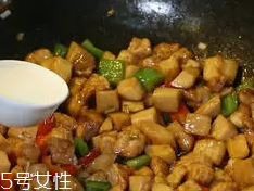 杏鮑菇怎么洗才干凈？鹽水泡泡輕松去污