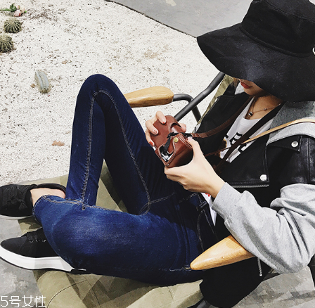 牛仔褲和休閑褲哪個(gè)好看？各有各的特色