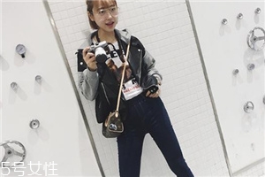 牛仔褲和休閑褲哪個(gè)好看？各有各的特色