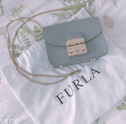 furla包包怎么打開？超百搭的心機包包