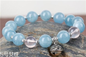 藍(lán)水晶手鏈多少錢？普通的百元以內(nèi)