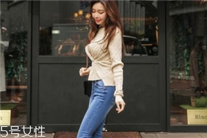 米色毛衣怎么搭配？打造氣質女神范兒