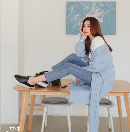 淺藍色毛衣怎么搭配？簡約配色彰顯氣質(zhì)