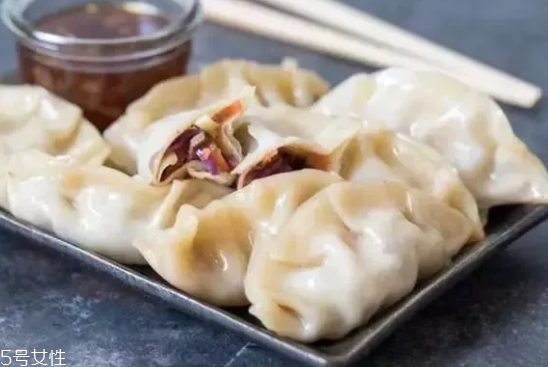 餃子餡可以放雞精嗎？會危害健康