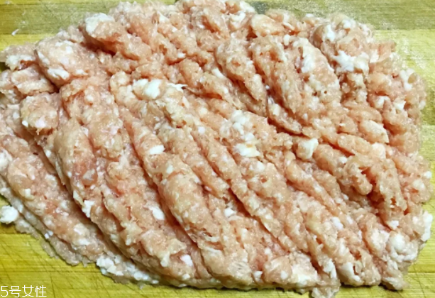 餃子餡用豬的哪塊肉好？前腿肉是餃子餡首選