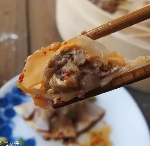 餃子餡先放水還是先放油？油是最后放的調(diào)料
