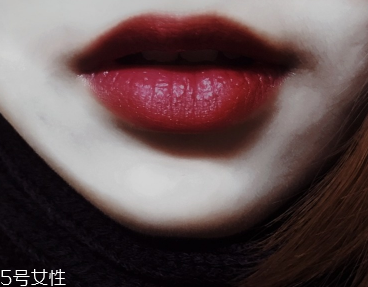唇部顏色深用什么口紅？chanel絲絨口紅62號(hào)不怕唇深