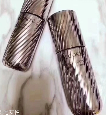 曲酸可以白天用嗎？曲酸可以和vc一起用嗎