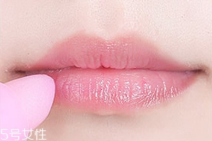 變色潤唇膏有害嗎？好的品牌孕婦都能用