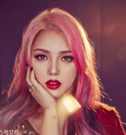 玻璃唇怎么畫(huà)好看？這么畫(huà)唇妝少女感十足
