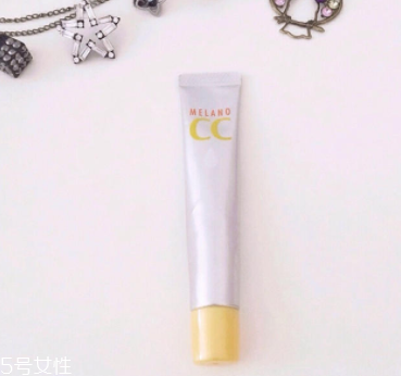 樂敦CC能涂在痘痘上嗎？痘痘與痘印均能改善
