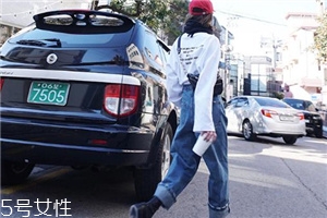 牛仔褲穿著掉色怎么辦？輕度掉色是正常的