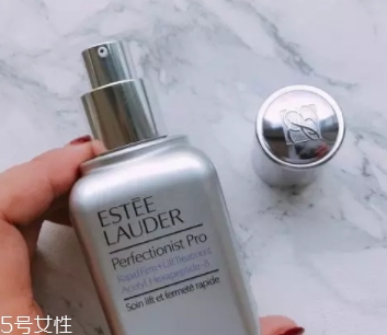 雅詩(shī)蘭黛線雕精華和小棕瓶哪個(gè)好？一起使用效果佳
