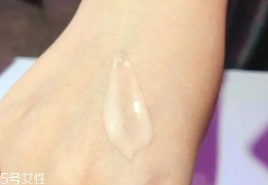 雅詩(shī)蘭黛線雕精華和小棕瓶哪個(gè)好？一起使用效果佳