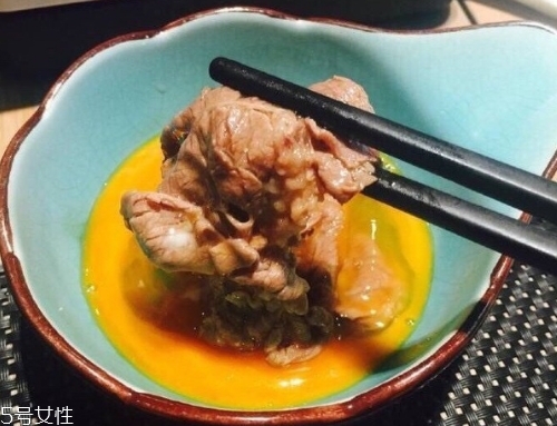 壽喜鍋生雞蛋怎么吃？壽喜燒蘸生雞蛋最美味