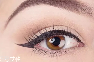 眼線眼尾怎么畫好看？用透明膠畫出優(yōu)美弧度