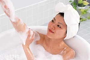后背長痘痘怎么治？這四招讓你擺脫戰(zhàn)痘路