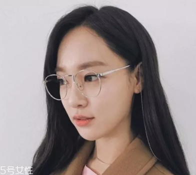 戴眼鏡好看還是不戴眼鏡好看？寬眼距戴眼鏡很精致