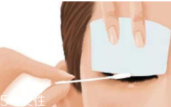 卸眼妝眼睛刺痛怎么辦？5款溫和不刺激的眼部卸妝推薦