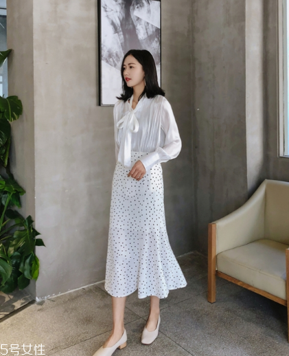 波點裙搭配什么上衣？復(fù)古混搭風(fēng)女王