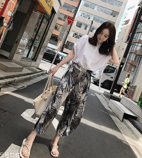 印花單品怎么搭配？感受春夏的浪漫情緣