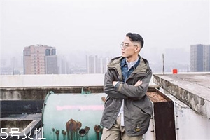 男生怎么穿顯得成熟？輕松塑造穩(wěn)重形象