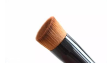 化妝刷買(mǎi)什么材質(zhì)的好？眼影刷用動(dòng)物毛更好