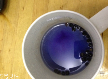 黑枸杞能和菊花一起泡嗎？這個(gè)搭配沒(méi)毛病