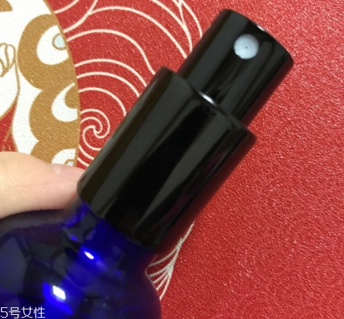 純露可以當(dāng)噴霧嗎？隨時為你補(bǔ)充水分