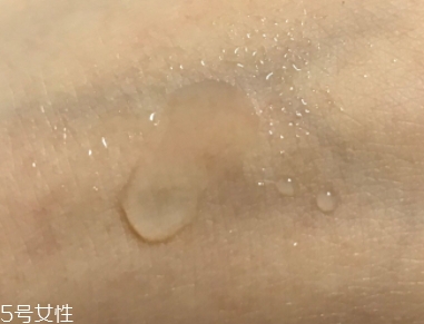 純露可以當(dāng)噴霧嗎？隨時為你補(bǔ)充水分
