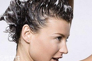 頭發(fā)干燥用什么護(hù)發(fā)素？滋潤(rùn)保濕型