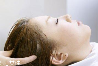 頭發(fā)干燥用什么護(hù)發(fā)素？滋潤(rùn)保濕型