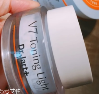 面霜和素顏霜可以同時用嗎？面霜用量不要太多