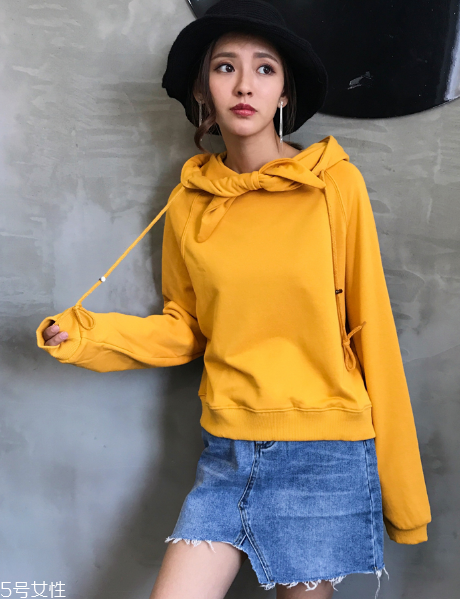 春天穿什么樣的衛(wèi)衣好看？春日百變衛(wèi)衣穿搭