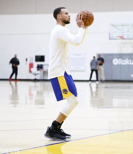 under armour curry 5庫(kù)里五代戰(zhàn)靴多少錢？