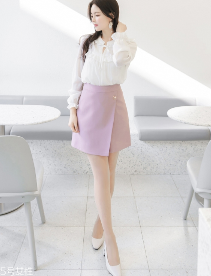 粉色短裙配什么鞋子？少女感爆棚穿搭